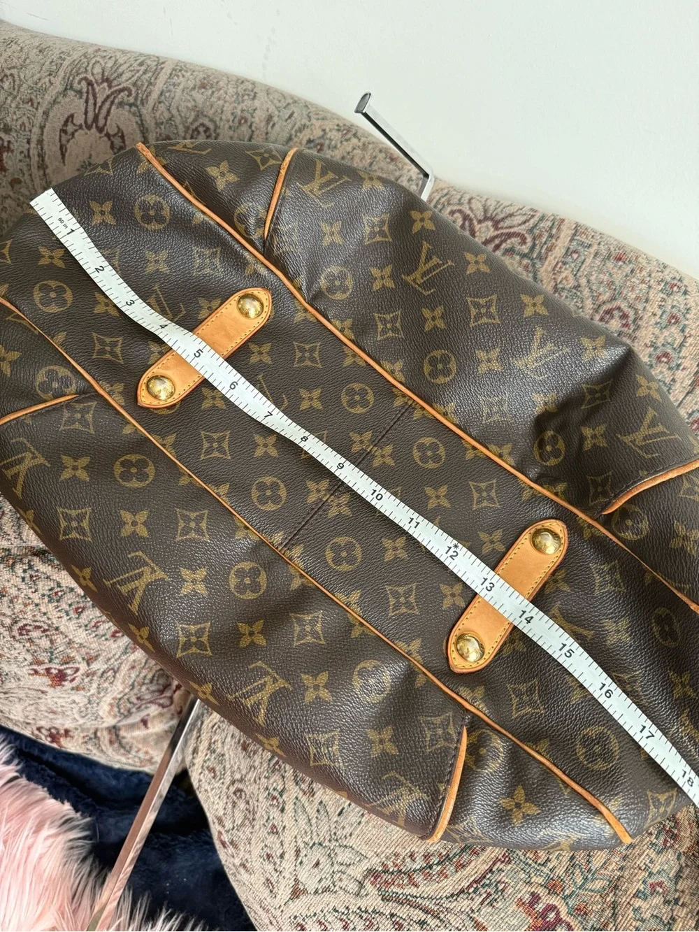 Louis Vuitton AUTHENTIC💯🌹GM Galleria Monogram Canvas Shoulder Bag with Tan Trim